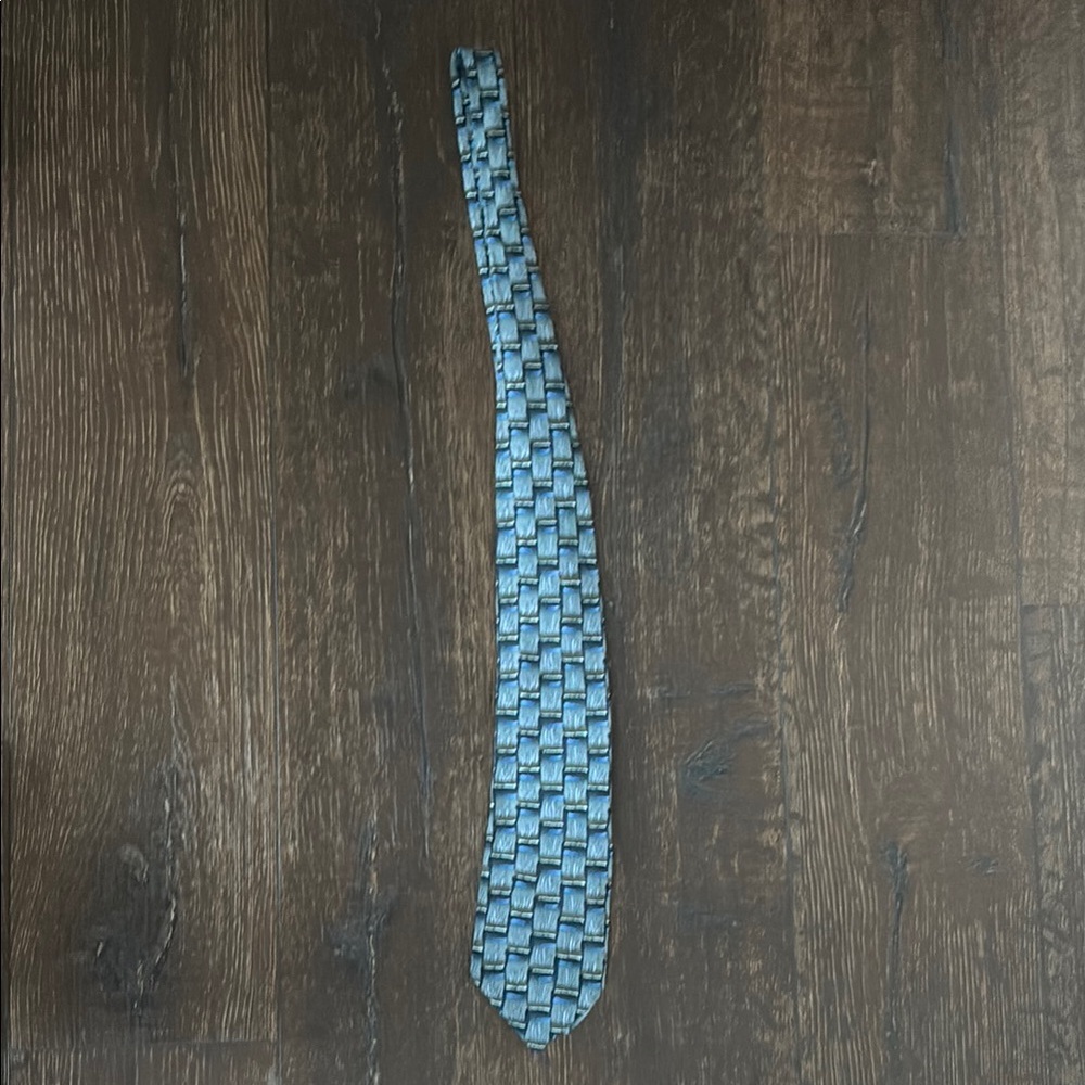 Stylish Blue Patterned Tie
